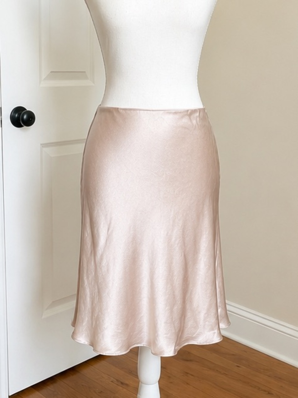 Silky beige/ soft pink Bias-Cut Midi Skirt - Brand:
